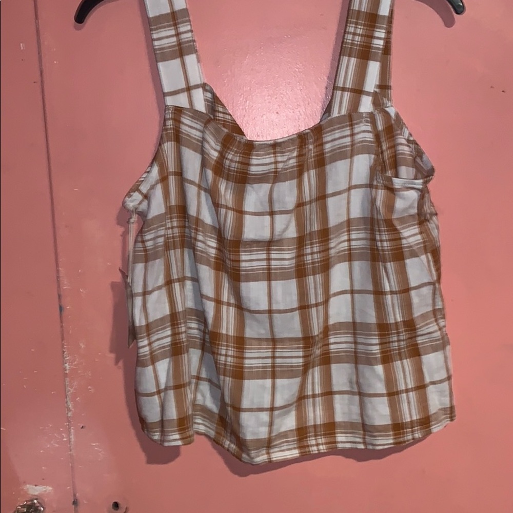 Cute top! - Picture 2 of 3